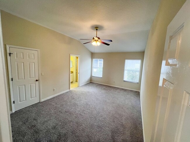 Building Photo - Lovely 2 Bedroom 2 Bathroom home in 55+ Ro...