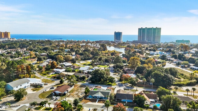 Building Photo - 121 Lakeside Cir