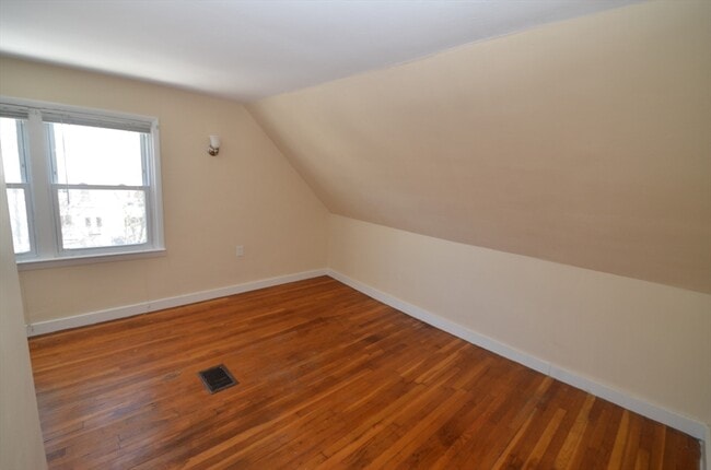 Building Photo - 39 Cleveland St