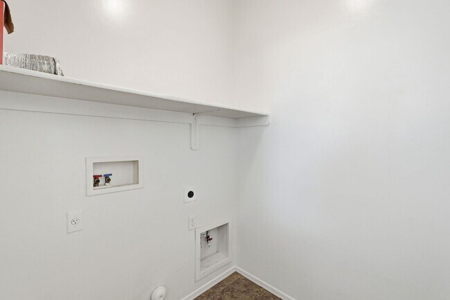 Building Photo - 907 E Catkins Pl