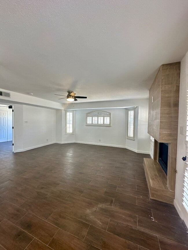 Building Photo - 7979 Starry Night Dr
