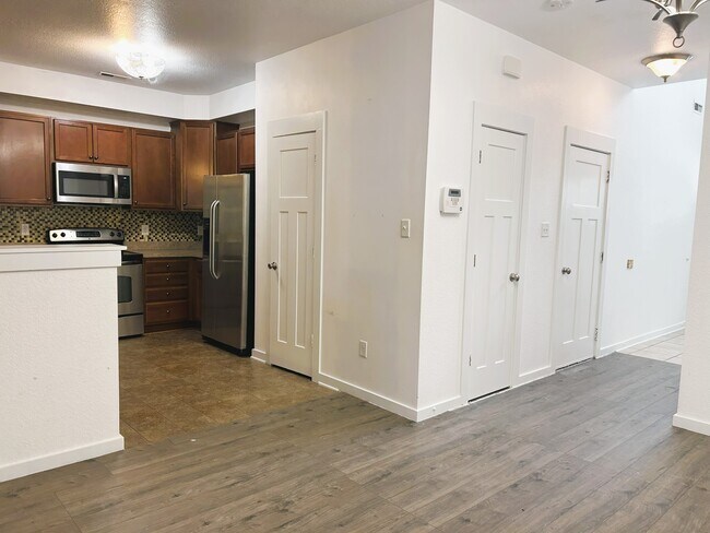 Building Photo - 248 Craftsman Cir