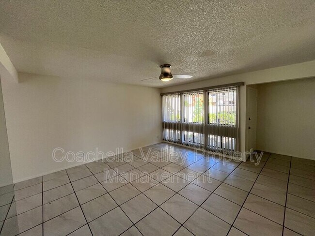 Building Photo - 433 Bradshaw E Ln