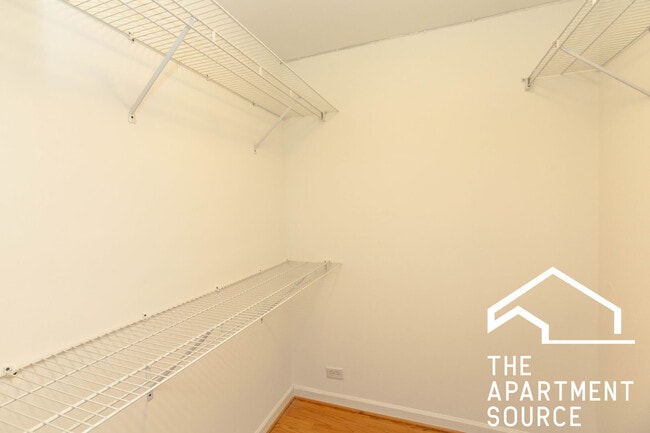 Building Photo - 744 W Gordon Terrace