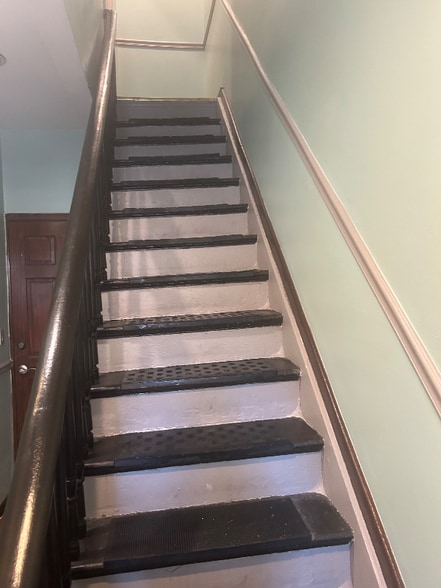 Building Photo - 21 Linden St