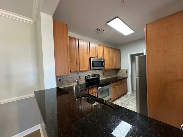 Kitchen appliances - 6185 Willow Pl