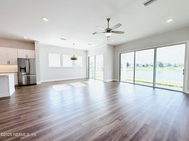 Building Photo - 10682 Aventura Dr