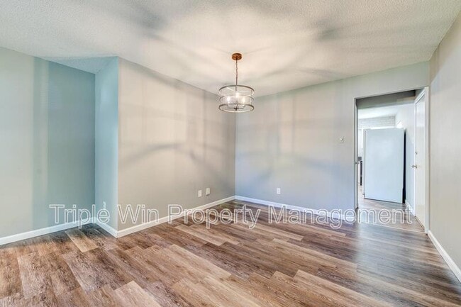 Building Photo - 2250 Spoonwood Dr