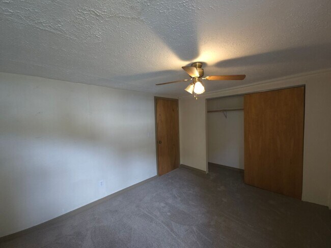 Building Photo - 412 Riverside Ave W