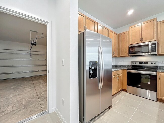 Building Photo - 9824 Walkway Dr