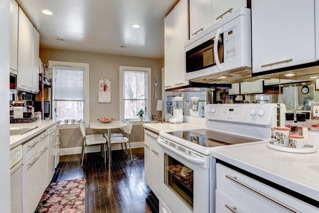 Building Photo - Beautiful Home in the Coveted Gated Community of Hillandale