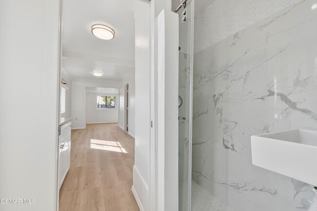 Building Photo - 11018 Sutter Ave