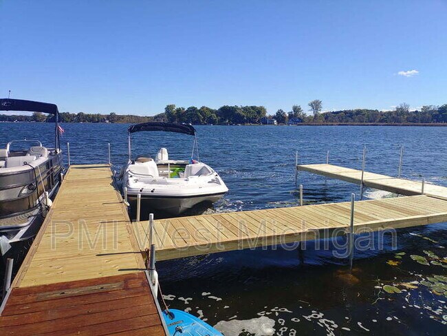 Building Photo - 5864 Shaw St