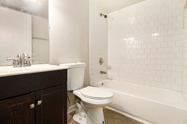 Building Photo - 3 Bedroom, 2 Bath Duplex near the Beltline