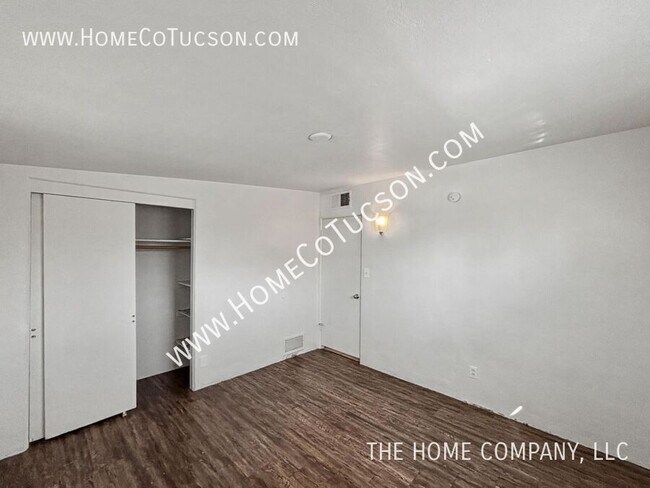 Building Photo - 800 N Alamo Ave