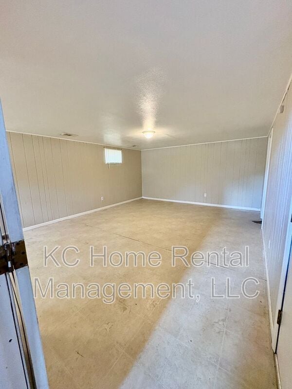 Building Photo - 345 N Gilbert St