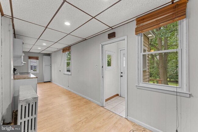 Building Photo - 158 W Butler Ave