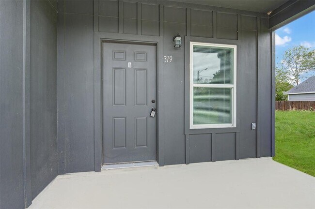 Building Photo - 319 N Carolina St