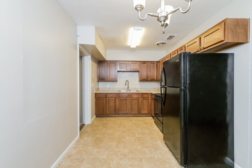 Building Photo - 7244 Rhode Island Dr E