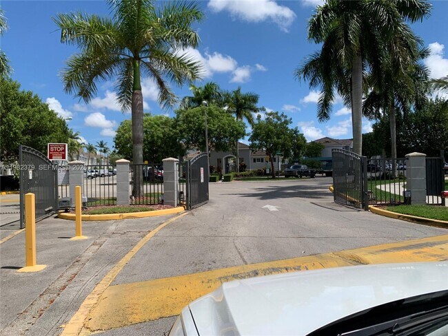 Building Photo - 3001 SE 17th Ave