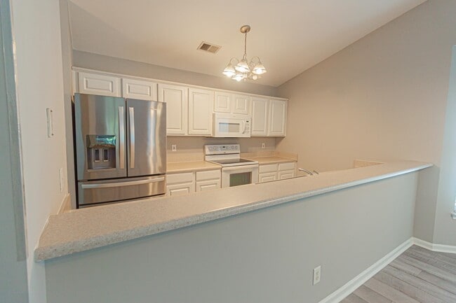 Building Photo - 4850 Meadowsweet Dr
