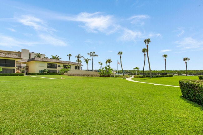 Building Photo - 275 S Beach Rd