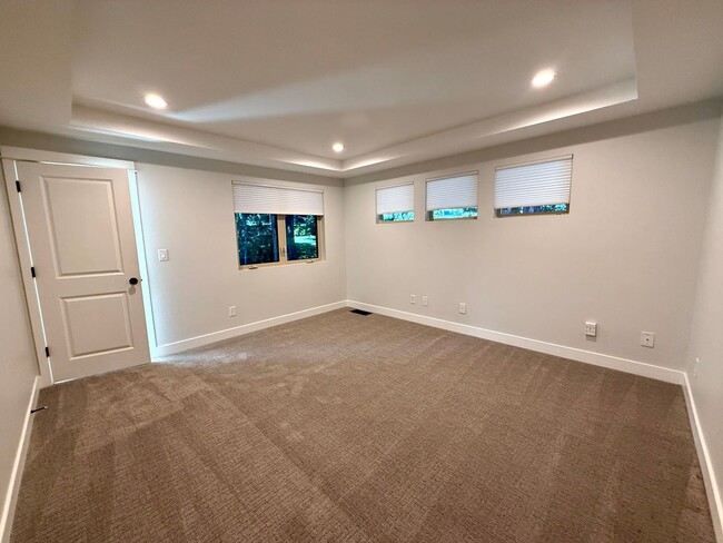 Building Photo - 4 Bedroom Home in Awbrey Butte Neighborhood – Unfurnished, Short Lease