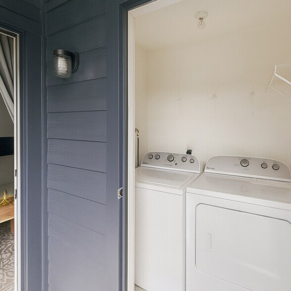 Building Photo - 1040 Clayton Ln