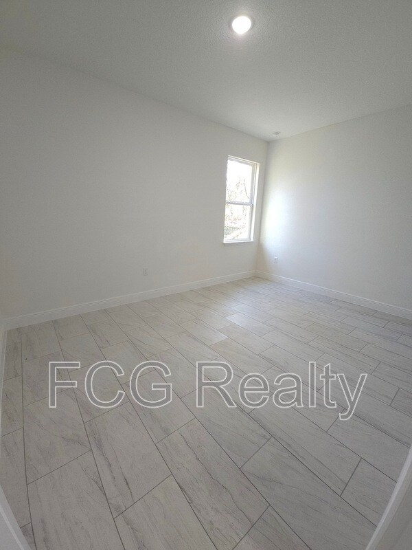 Building Photo - 9841 N Sistine Terrace