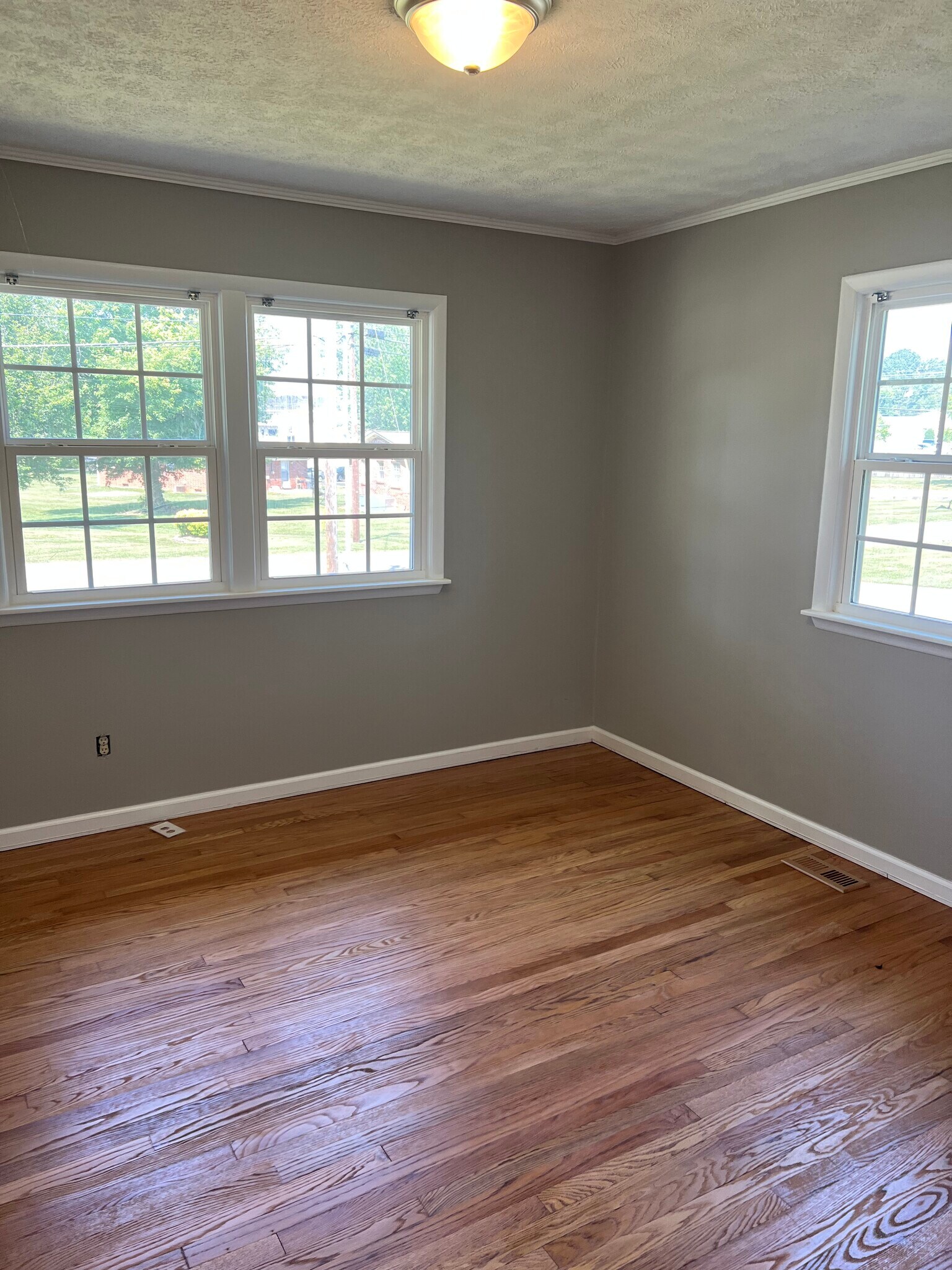Building Photo - 864 Ashwood Dr