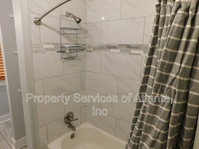 Building Photo - 675 Grady Pl SW