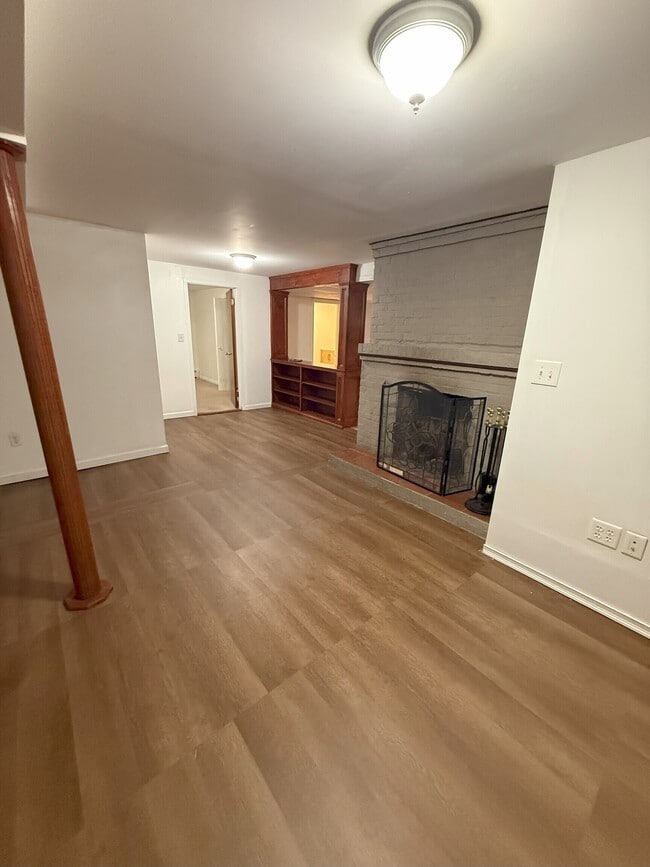 Building Photo - 6 Wells Farm Dr