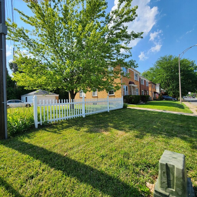 Building Photo - 3611 Douglas Rd