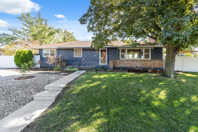 Primary Photo - 4206 N Oak St