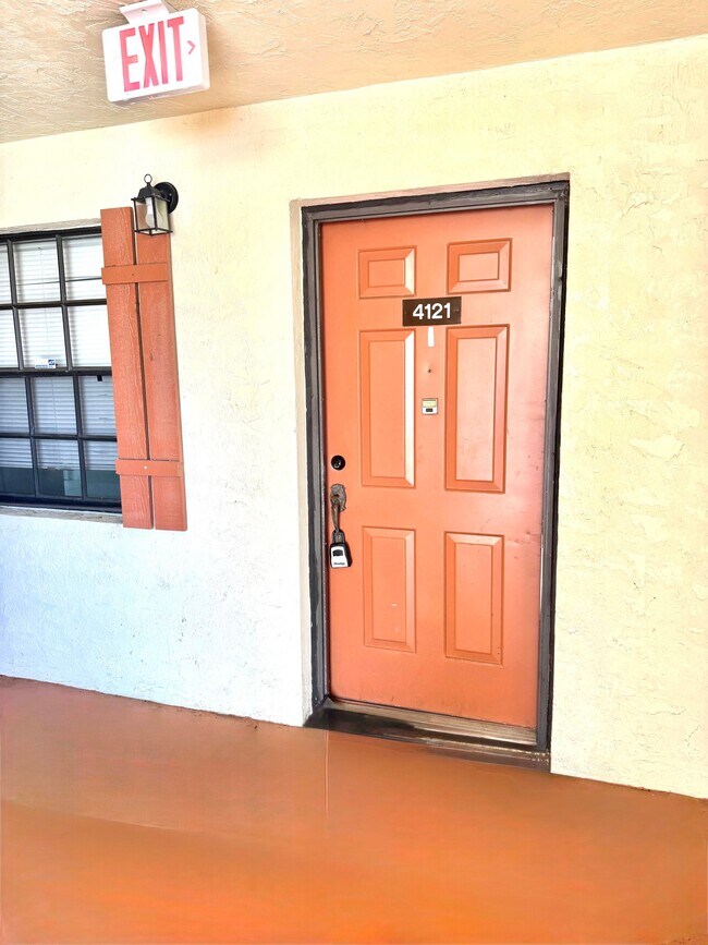 Building Photo - 4121 Oak Terrace Dr