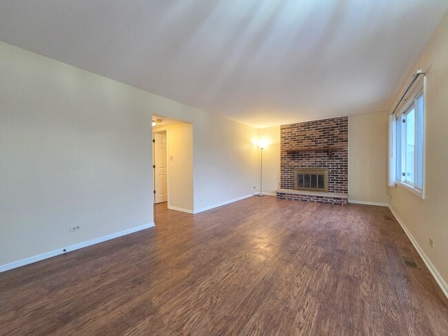 Building Photo - 1013 Meadow Lake Dr