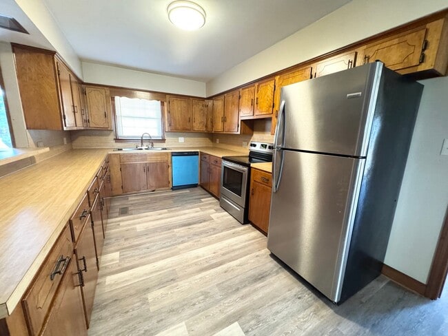 Building Photo - 108 Seymour Dr