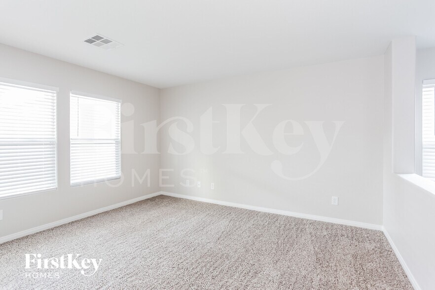 Building Photo - 5013 Whistling Acres Ave