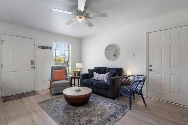 Building Photo - Furnished Duplex