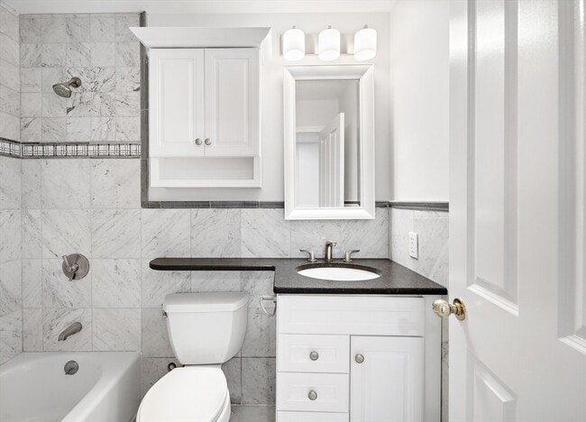 Building Photo - 4 Charlesgate E