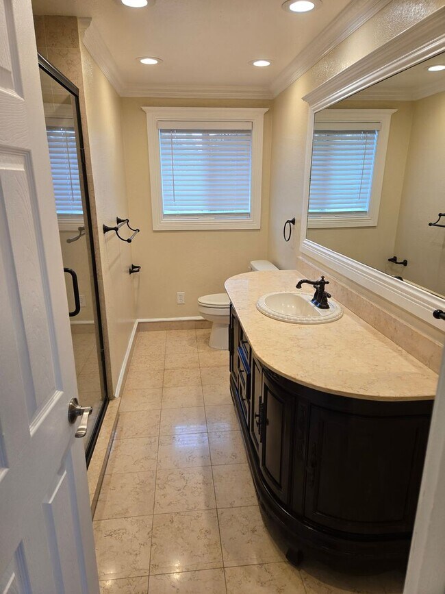 Building Photo - HUGE Bonus room ! Remodeled !  Hardwood Flooring Throughout & New Carpet in Bedrooms, Tile, Grani...