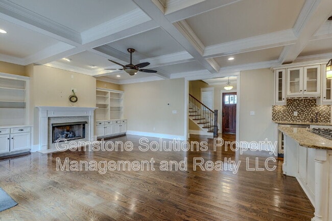 Building Photo - 210 38th Ave N