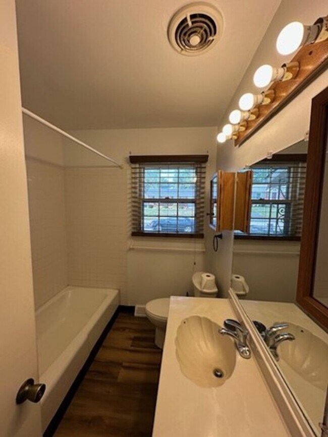 Building Photo - Attractive 3 BR House in Beaumont! Finishe...