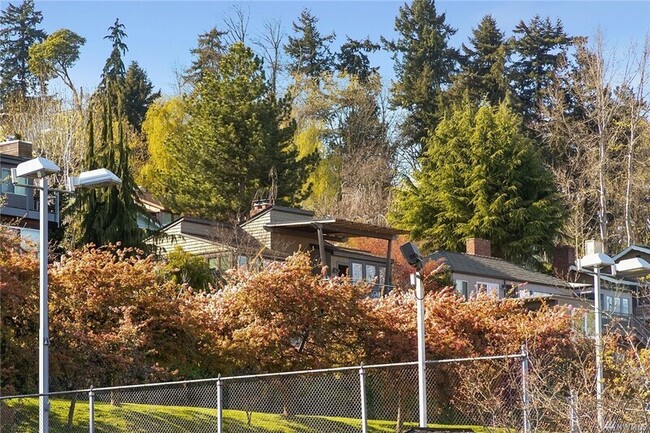 Building Photo - 7722 58th Ave NE