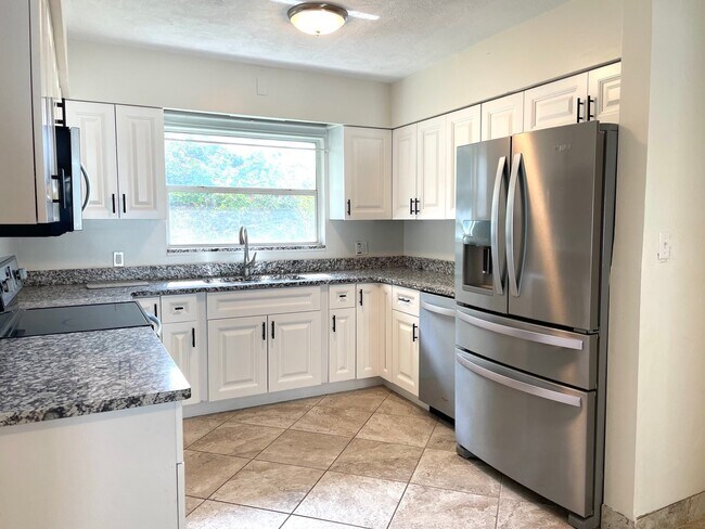 Building Photo - Spacious 2 Bed/2Bath House for Rent in West Bradenton