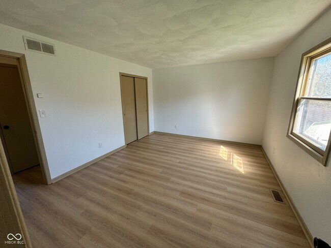 Building Photo - 439 Pleasantview Dr