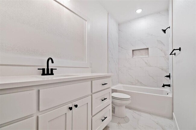 Building Photo - 20 S Kirby Dr