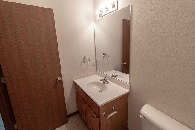 Building Photo - 5000 Derby Ridge Dr