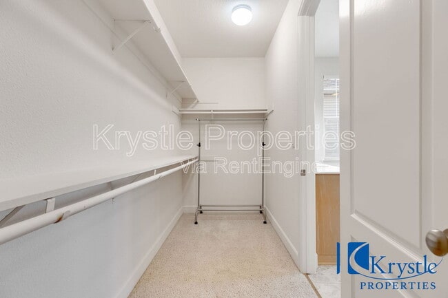 Building Photo - 6335 Newhaven Ln