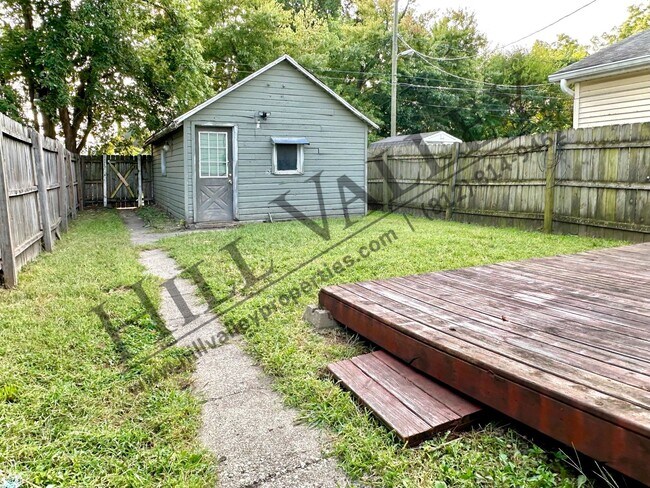 Building Photo - Two Bedroom Home